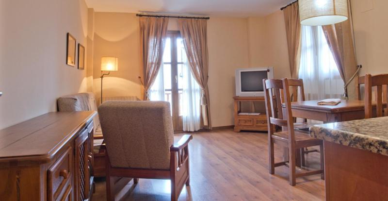 Apartamentos Casa Lavedan تراماكاستيّا دي تينا الغرفة الصورة